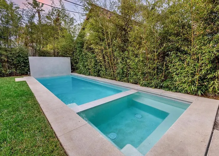 Luxurious 4Br Home With Pool, Jacuzzi And Free Parking