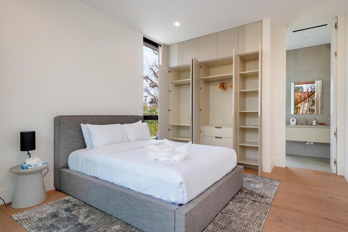 Luxurious 4br With Pool, Jacuzzi And Free Parking