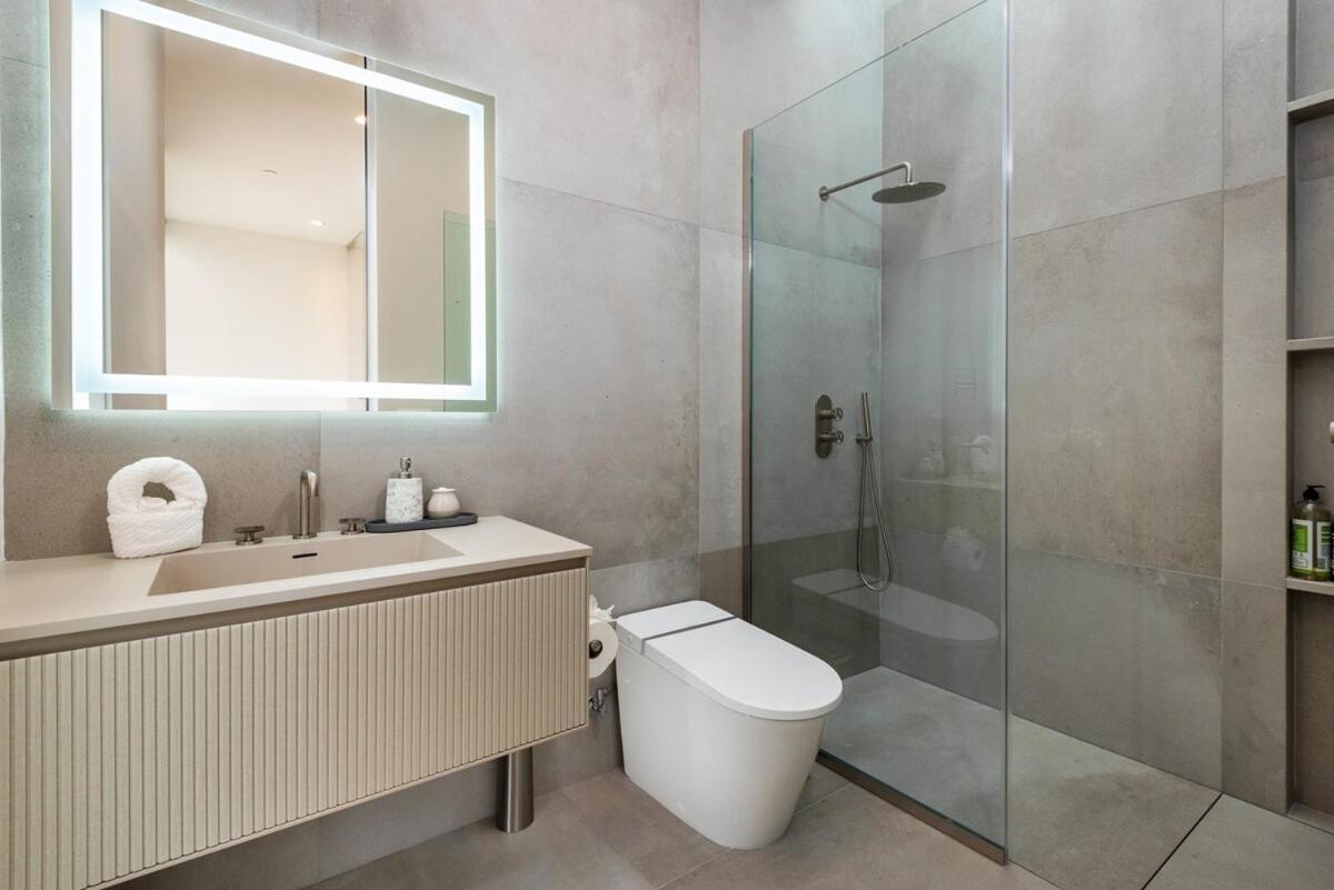 Holiday home Luxurious 4br With Pool, Jacuzzi And Free Parking